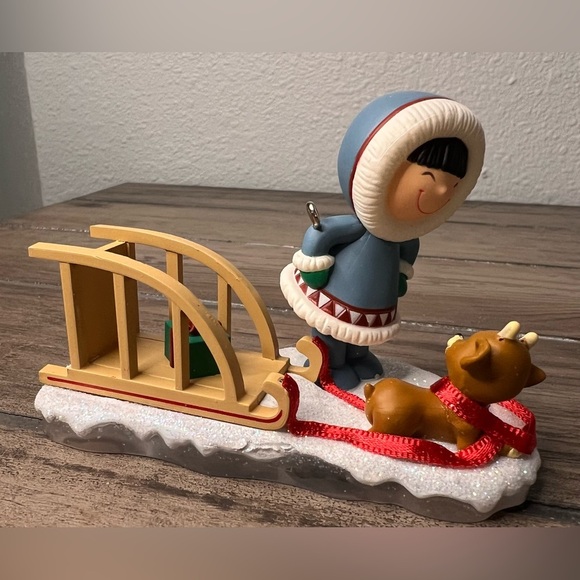 Hallmark Keepsake NEW 2022 Christmas Ornament Frosty Friends 43rd in series - Picture 7 of 10